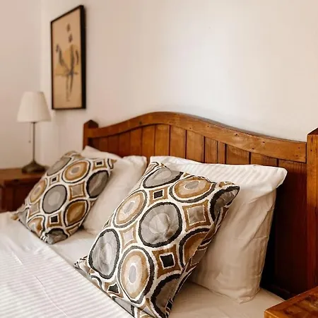 Casa Buna Colorada *