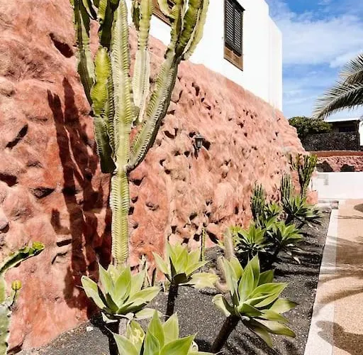 Casa Buna Colorada *